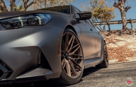 BMW G90 M5 НА КОВАНЫХ ДИСКАХ VOSSEN VPS-4