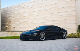 BMW I8 НА КОВАНЫХ ДИСКАХ VOSSEN LC-104