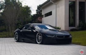 BMW I8 НА КОВАНЫХ ДИСКАХ VOSSEN LC-104