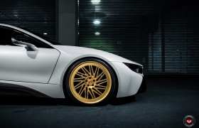 BMW I8 НА КОВАНЫХ ДИСКАХ VOSSEN LC-105T