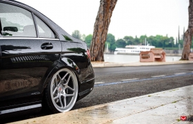 MERCEDES BENZ C63 НА КОВАНЫХ ДИСКАХ VOSSEN LC-104