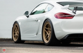 PORSCHE GT4 НА КОВАНЫХ ДИСКАХ VOSSEN LC-104