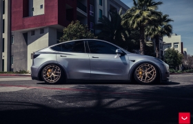 Tesla Model Y на дисках Vossen HFX Серия: HFX-1 (5-Болтов)