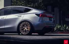 Tesla Model Y на дисках Vossen HFX Серия: HFX-1 (5-Болтов)