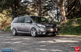 TOYOTA SIENNA на дисках CV5