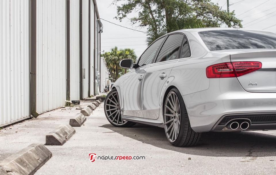 AUDI A4 на дисках Vossen VFS2