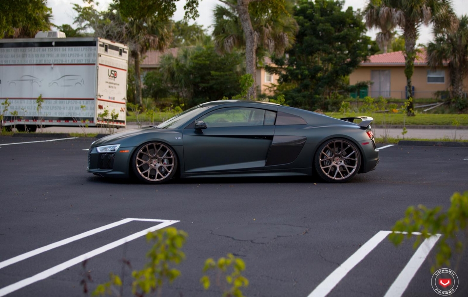 AUDI R8 - VOSSEN FORGED: CG SERIES: CG-204