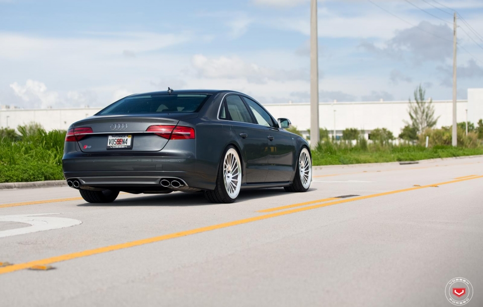 AUDI S8 НА КОВАНЫХ ДИСКАХ VOSSEN LC-106T