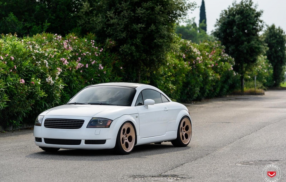 AUDI TT НА КОВАНЫХ ДИСКАХ VOSSEN LC-103