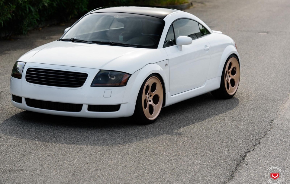 AUDI TT НА КОВАНЫХ ДИСКАХ VOSSEN LC-103