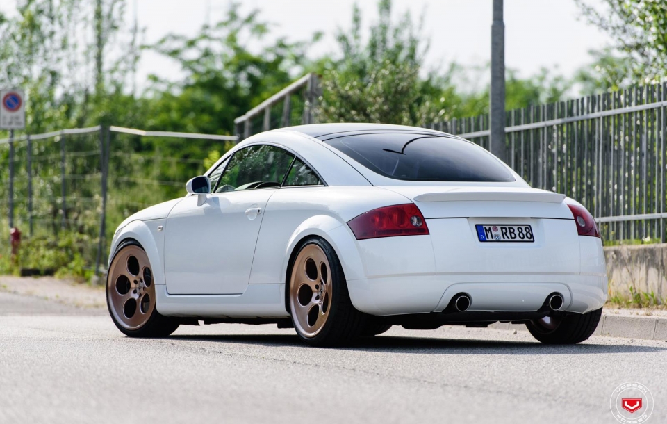 AUDI TT НА КОВАНЫХ ДИСКАХ VOSSEN LC-103