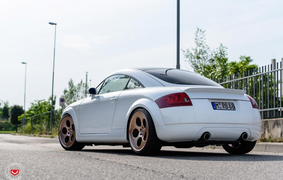 AUDI TT НА КОВАНЫХ ДИСКАХ VOSSEN LC-103