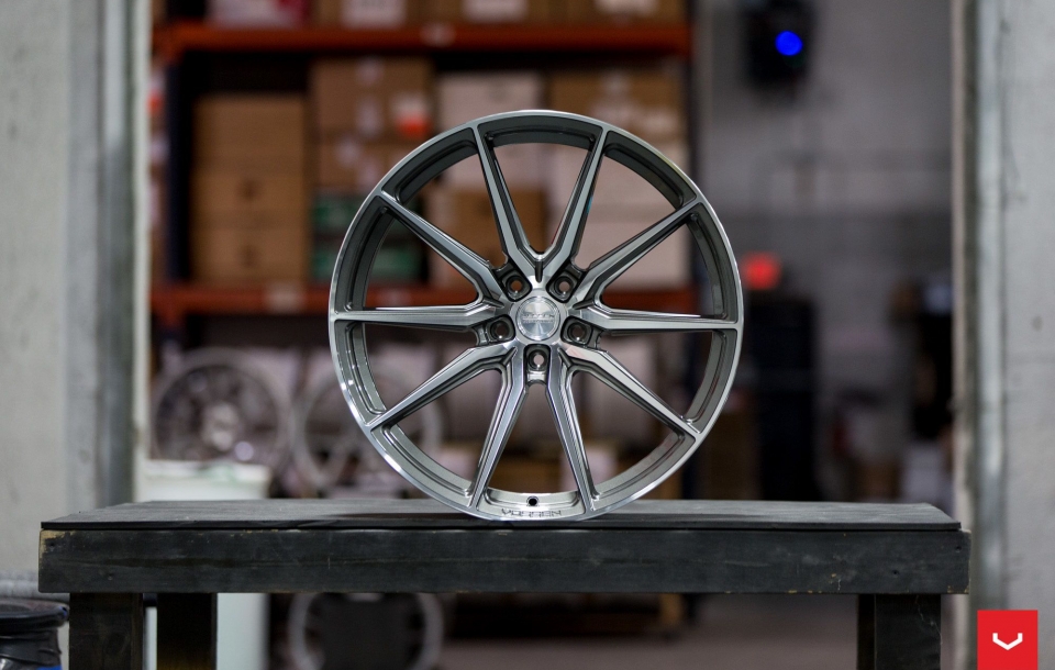 ДИСКИ VOSSEN HF-3 В ЦВЕТЕ GLOSS GRAPHITE POLISHED