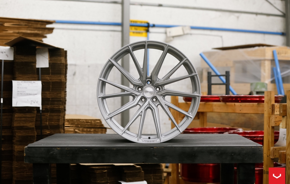 ДИСКИ VOSSEN HF-4T В ЦВЕТЕ SATIN SILVER