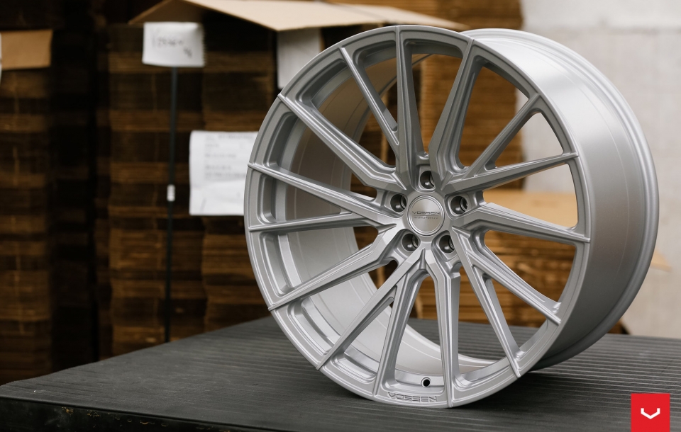 ДИСКИ VOSSEN HF-4T В ЦВЕТЕ SATIN SILVER