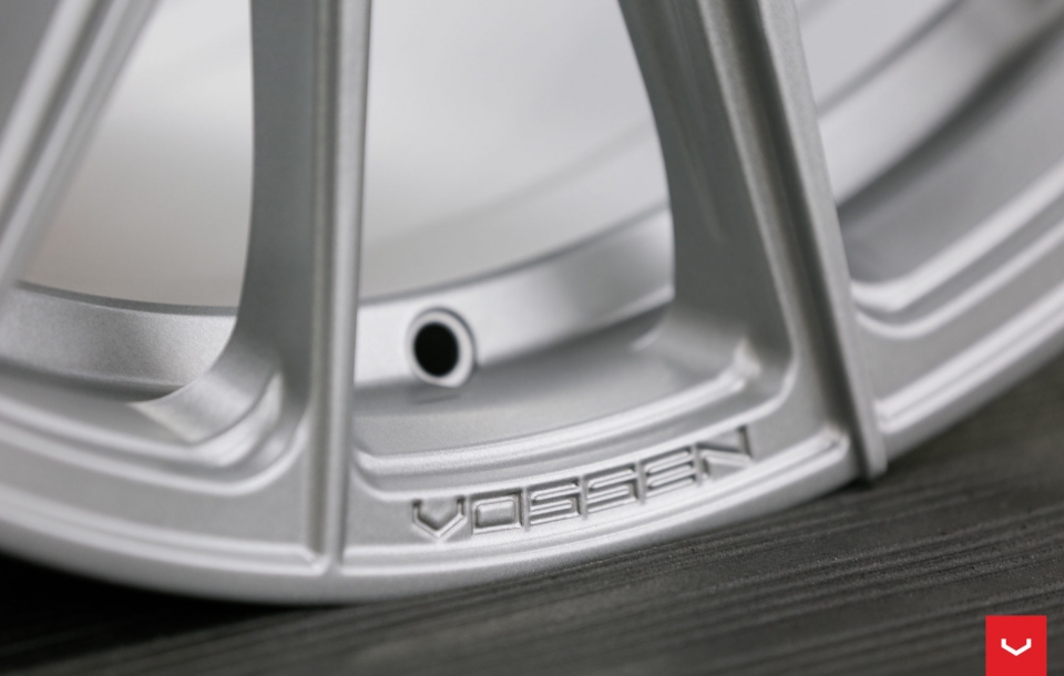 ДИСКИ VOSSEN HF-4T В ЦВЕТЕ SATIN SILVER