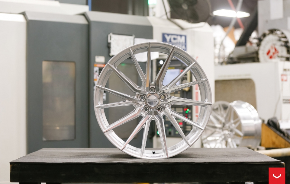 ДИСКИ VOSSEN HF-4T В ЦВЕТЕ SILVER POLISHED