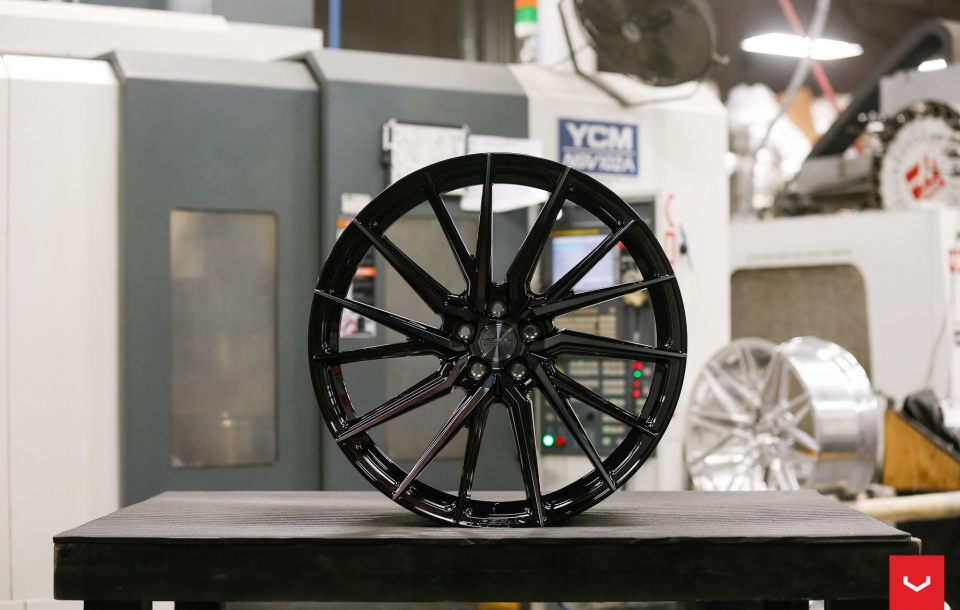 ДИСКИ VOSSEN HF-4T В ЦВЕТЕ TINTED GLOSS BLACK