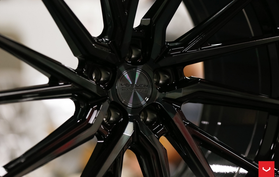 ДИСКИ VOSSEN HF-4T В ЦВЕТЕ TINTED GLOSS BLACK