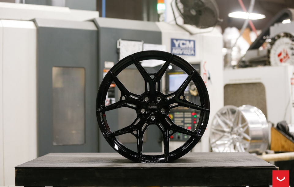 ДИСКИ VOSSEN HF-5 В ЦВЕТЕ GLOSS BLACK