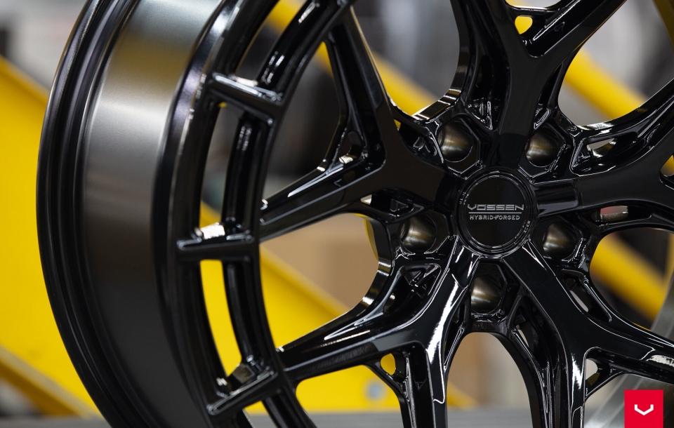 Диски Vossen HFX-1 5 болтов в цвете Gloss Black