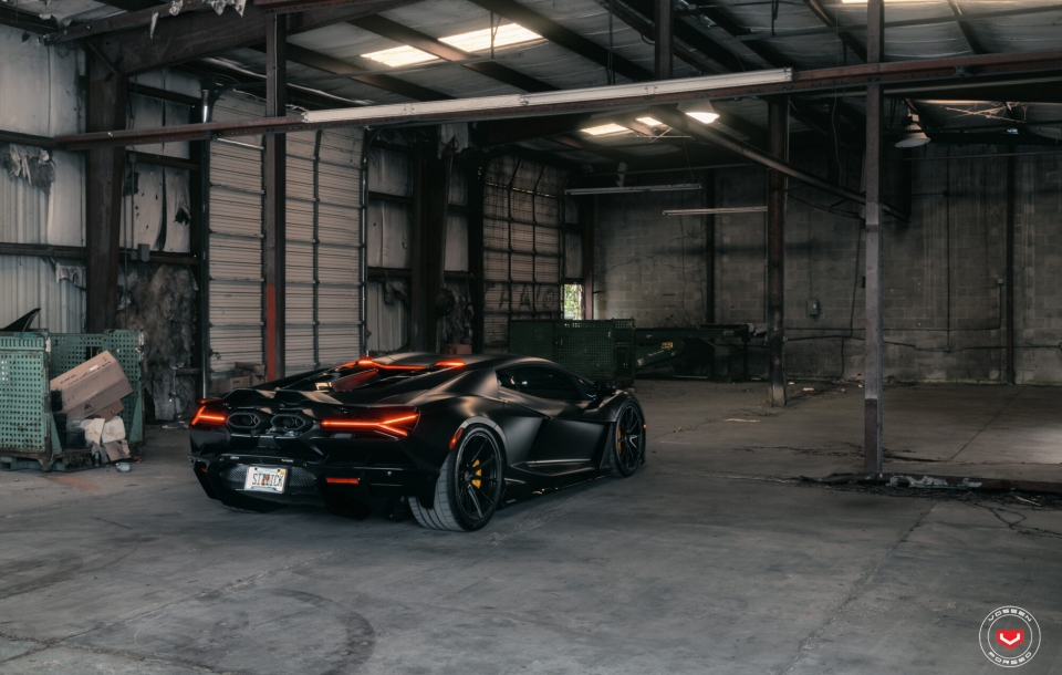 Lamborghini Revuelto на дисках Vossen VPS-1