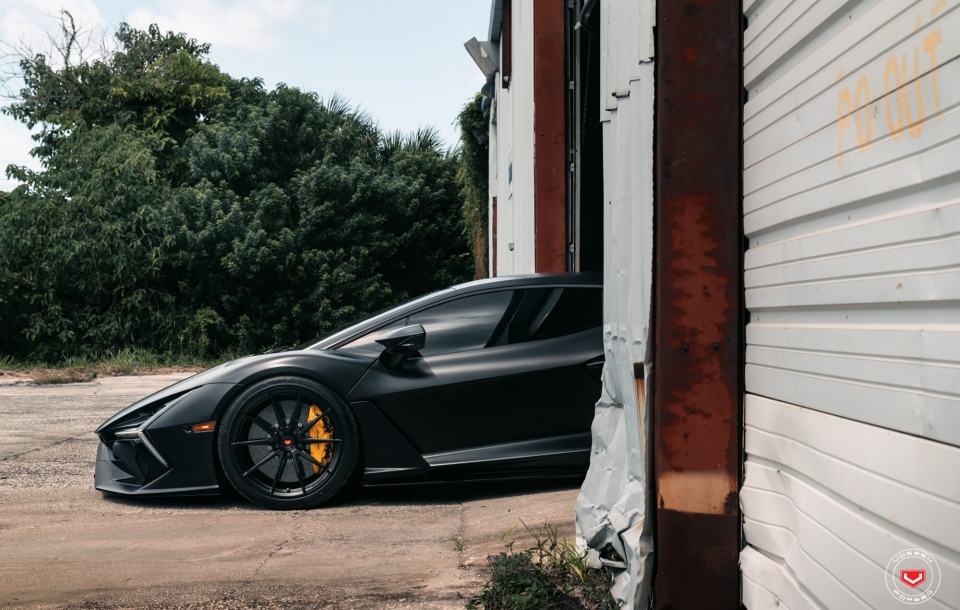Lamborghini Revuelto на дисках Vossen VPS-1