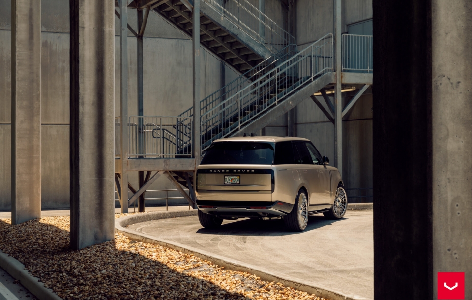 Range Rover на дисках Vossen HF-8