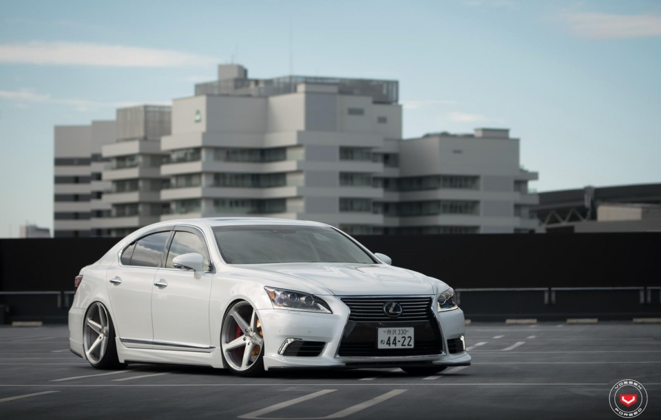 Lexus ls на кованых дисках vossen cg-201