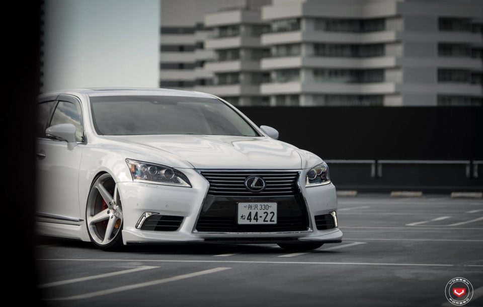 Lexus ls на кованых дисках vossen cg-201