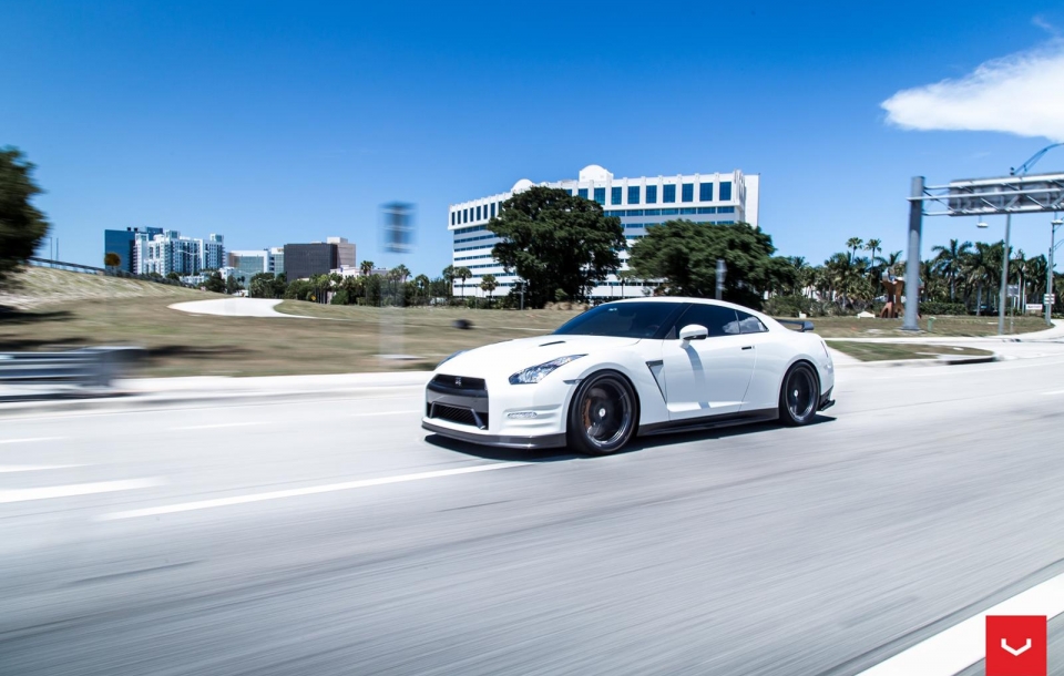 NISSAN GTR - VOSSEN FLOW FORMED SERIES: VFS5