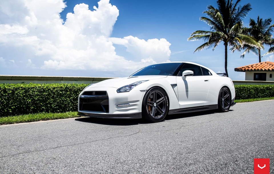 NISSAN GTR - VOSSEN FLOW FORMED SERIES: VFS5