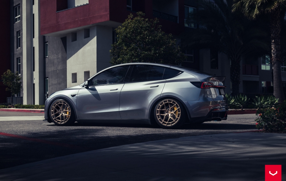 Tesla Model Y на дисках Vossen HFX Серия: HFX-1 (5-Болтов)